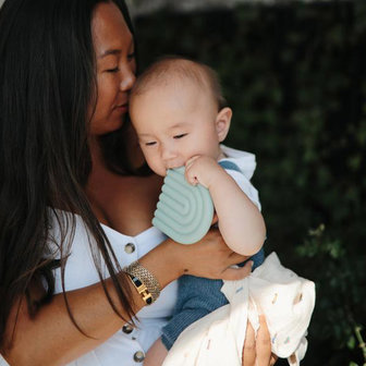 Mushie Teether Rainbow  │ Cambridge Blue